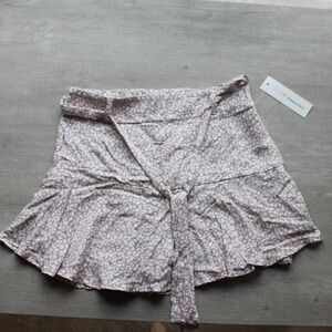 Flirty floral tan/white mini skirt with tie, size XS